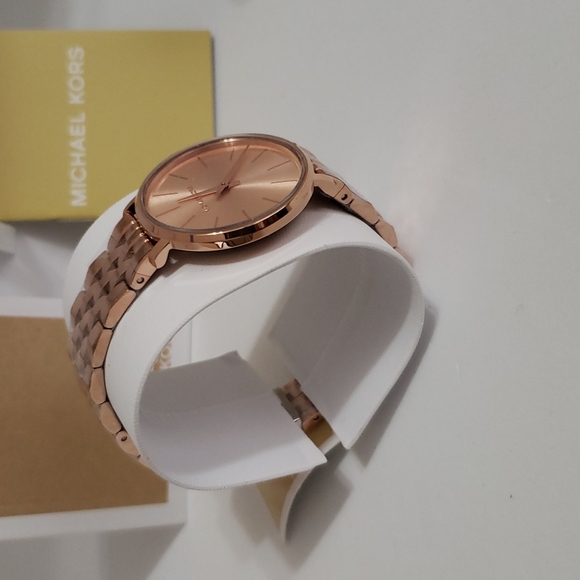 Michael Kors Ladies Pyper Watch And Bracelet Gift Set - Picture 4 of 9